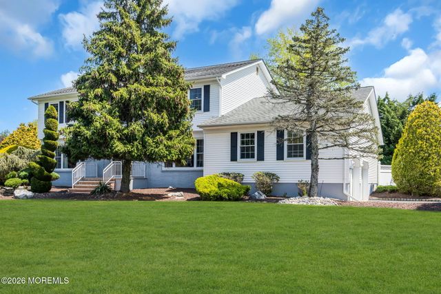 8 Glendale Drive, Manalapan, NJ 07726