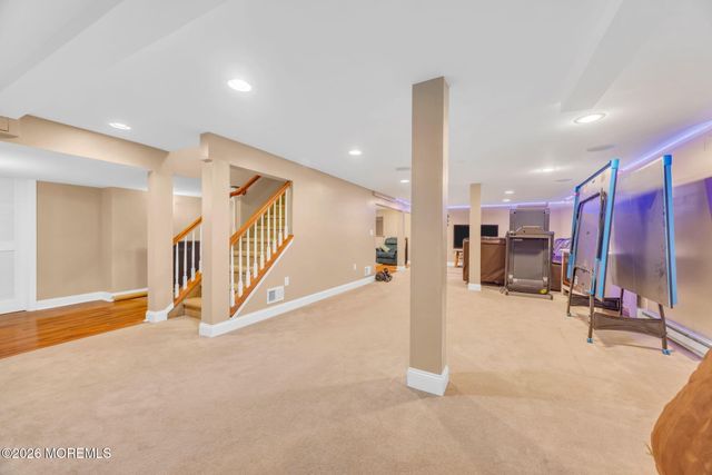 8 Glendale Drive, Manalapan, NJ 07726