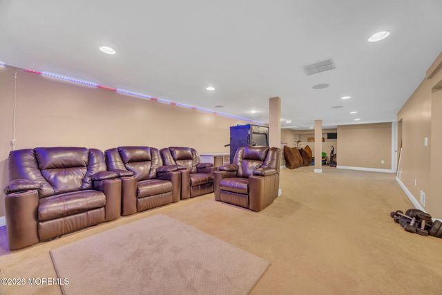 8 Glendale Drive, Manalapan, NJ 07726