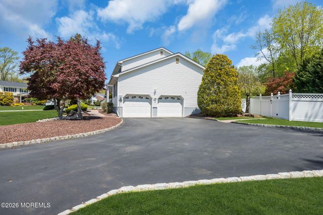 8 Glendale Drive, Manalapan, NJ 07726