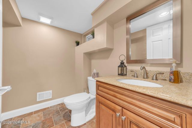 8 Glendale Drive, Manalapan, NJ 07726