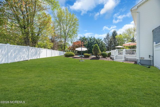 8 Glendale Drive, Manalapan, NJ 07726