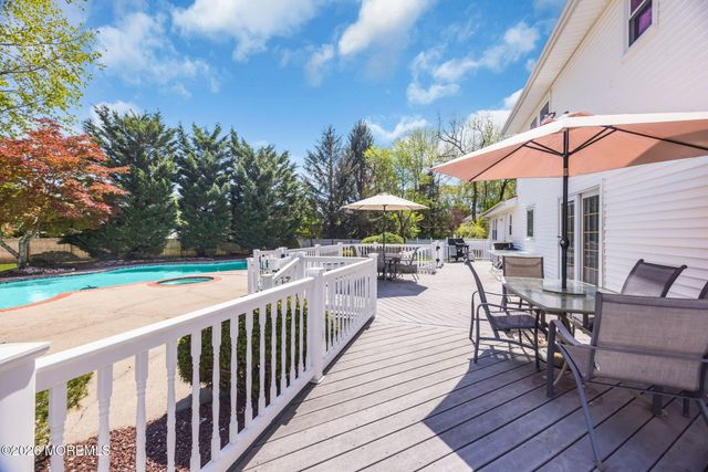 8 Glendale Drive, Manalapan, NJ 07726