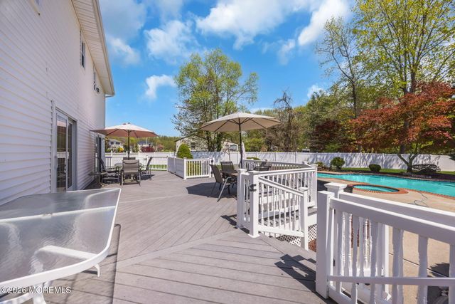 8 Glendale Drive, Manalapan, NJ 07726