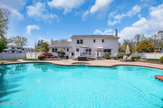 8 Glendale Drive, Manalapan, NJ 07726