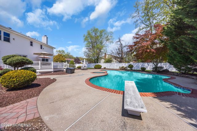 8 Glendale Drive, Manalapan, NJ 07726