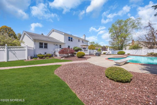 8 Glendale Drive, Manalapan, NJ 07726
