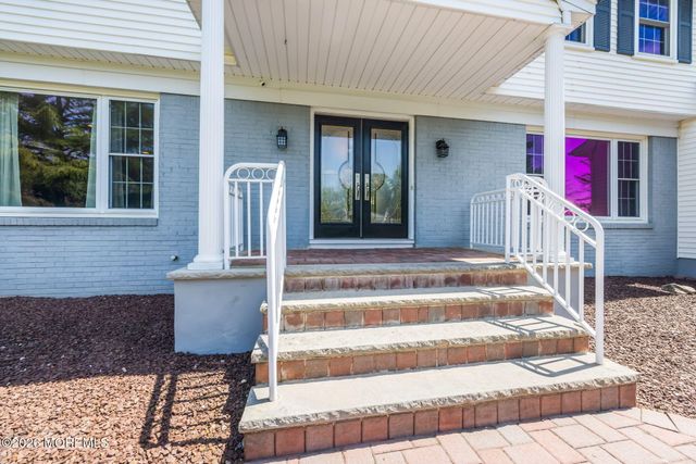 8 Glendale Drive, Manalapan, NJ 07726