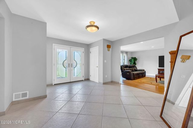 8 Glendale Drive, Manalapan, NJ 07726