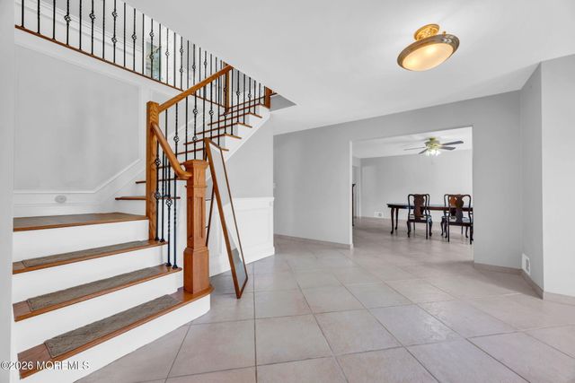 8 Glendale Drive, Manalapan, NJ 07726