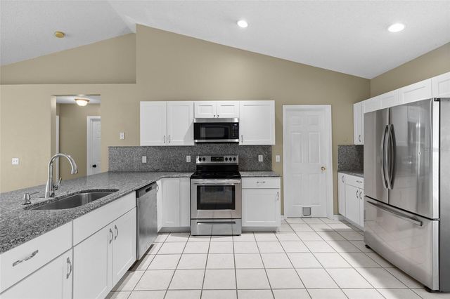 148 COUNTRY LAKES CIRCLE, Groveland, FL 34736