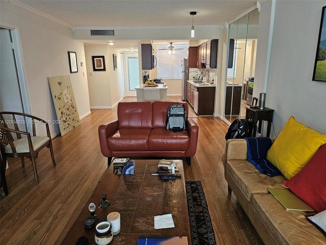 2998 NW 48th Ter 432, Lauderdale Lakes, FL 33313