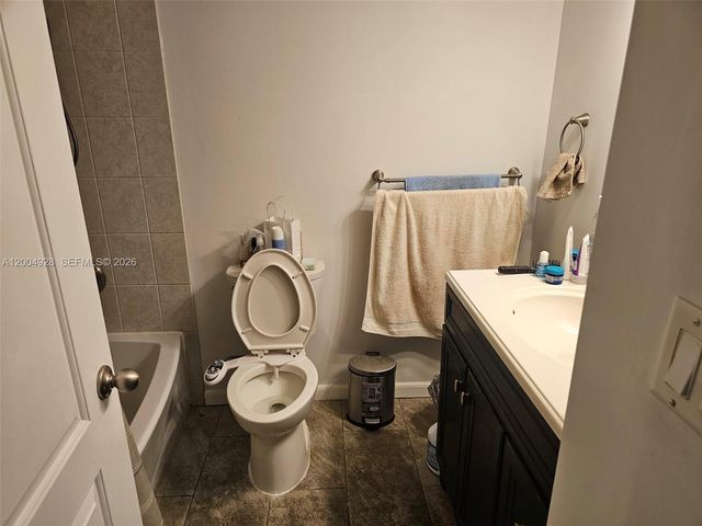 2998 NW 48th Ter 432, Lauderdale Lakes, FL 33313