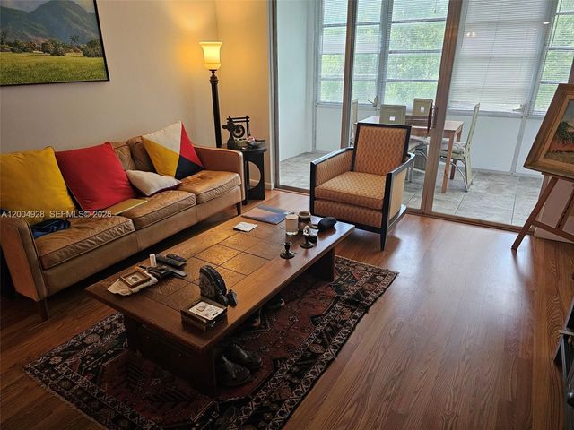 2998 NW 48th Ter 432, Lauderdale Lakes, FL 33313