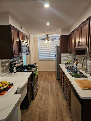 2998 NW 48th Ter 432, Lauderdale Lakes, FL 33313