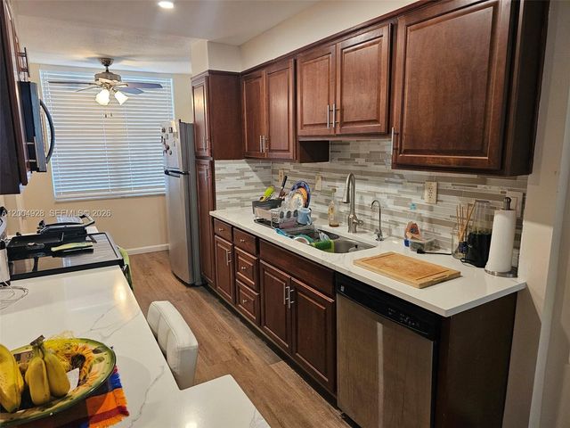 2998 NW 48th Ter 432, Lauderdale Lakes, FL 33313