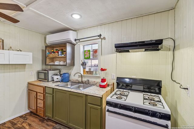 2214 Menchaca, San Antonio, TX 78207