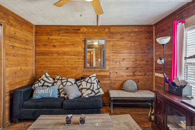 2214 Menchaca, San Antonio, TX 78207