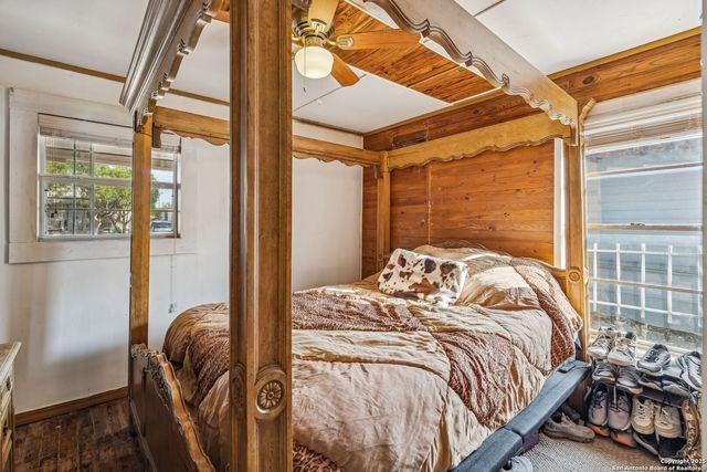 2214 Menchaca, San Antonio, TX 78207