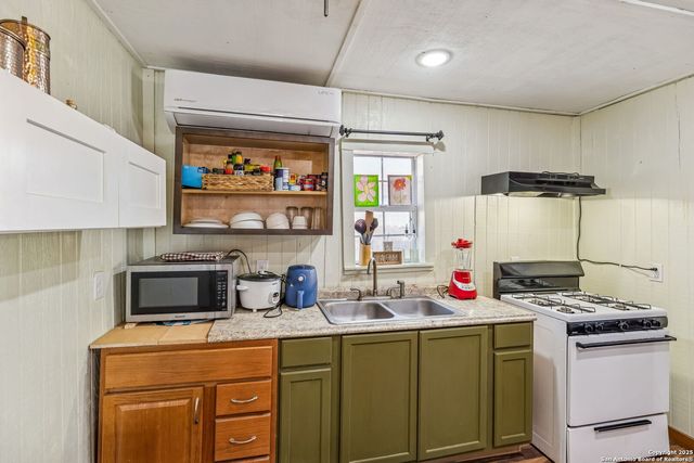 2214 Menchaca, San Antonio, TX 78207