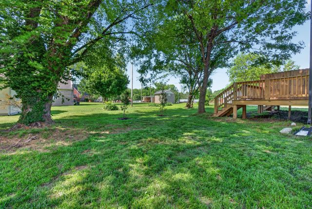 230 Third St, Guthrie, KY 42234