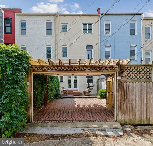 126 E ST SE, Washington, DC 20003