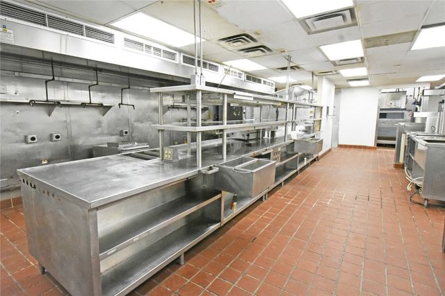 3939 1st Avenue SE, Cedar Rapids, IA 52402