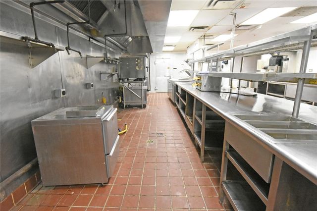 3939 1st Avenue SE, Cedar Rapids, IA 52402