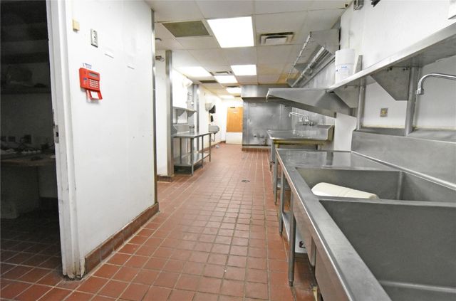 3939 1st Avenue SE, Cedar Rapids, IA 52402