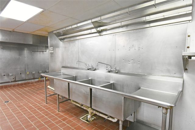 3939 1st Avenue SE, Cedar Rapids, IA 52402