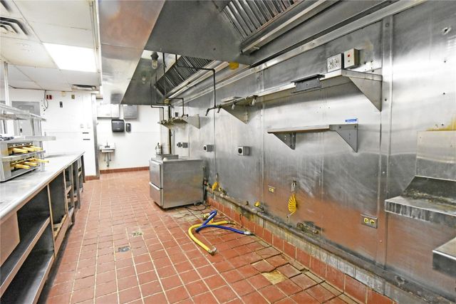 3939 1st Avenue SE, Cedar Rapids, IA 52402