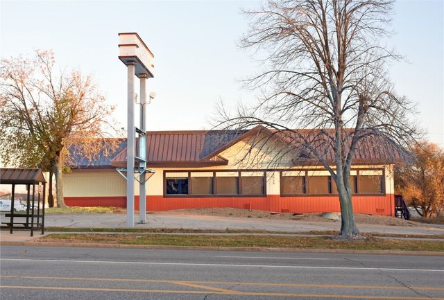 3939 1st Avenue SE, Cedar Rapids, IA 52402