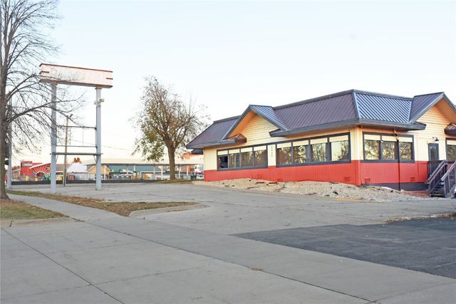 3939 1st Avenue SE, Cedar Rapids, IA 52402