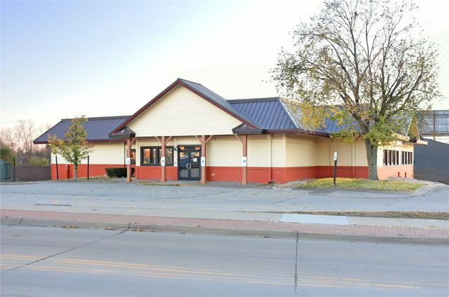 3939 1st Avenue SE, Cedar Rapids, IA 52402