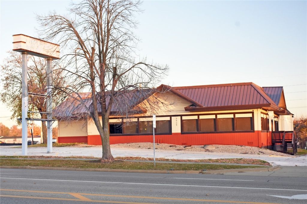 3939 1st Avenue SE, Cedar Rapids, IA 52402