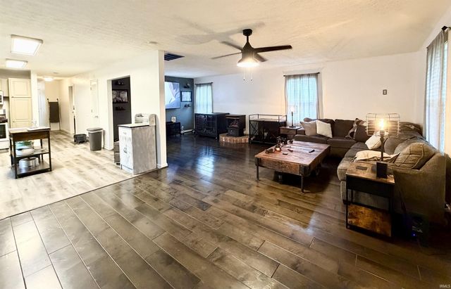 951 W BARNER Street, Frankfort, IN 46041