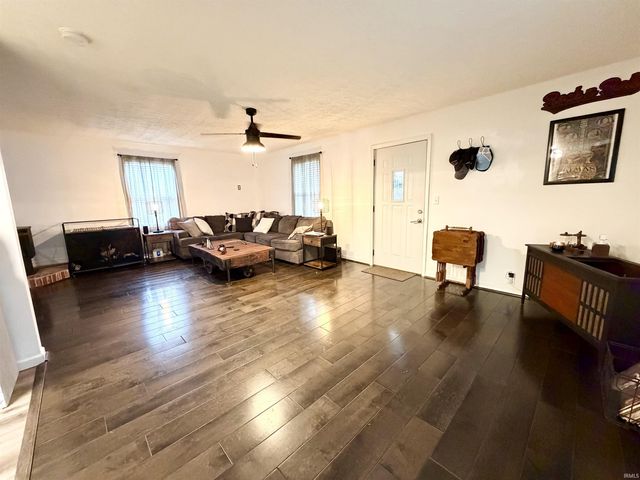 951 W BARNER Street, Frankfort, IN 46041