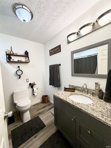 951 W BARNER Street, Frankfort, IN 46041