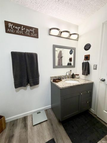 951 W BARNER Street, Frankfort, IN 46041