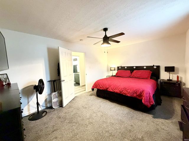 951 W BARNER Street, Frankfort, IN 46041