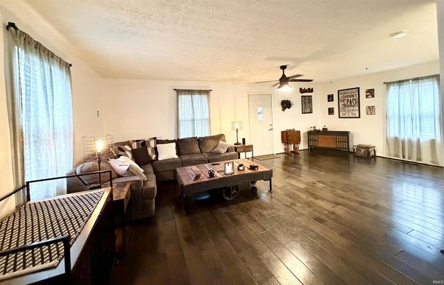 951 W BARNER Street, Frankfort, IN 46041