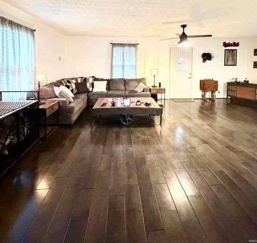 951 W BARNER Street, Frankfort, IN 46041