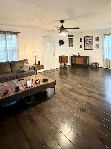 951 W BARNER Street, Frankfort, IN 46041