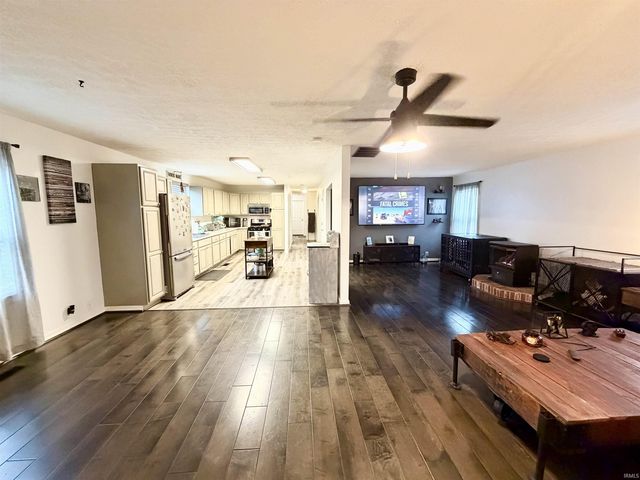 951 W BARNER Street, Frankfort, IN 46041