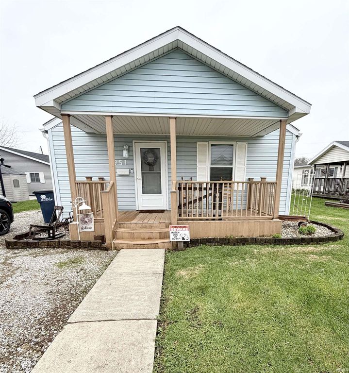 951 W BARNER Street, Frankfort, IN 46041