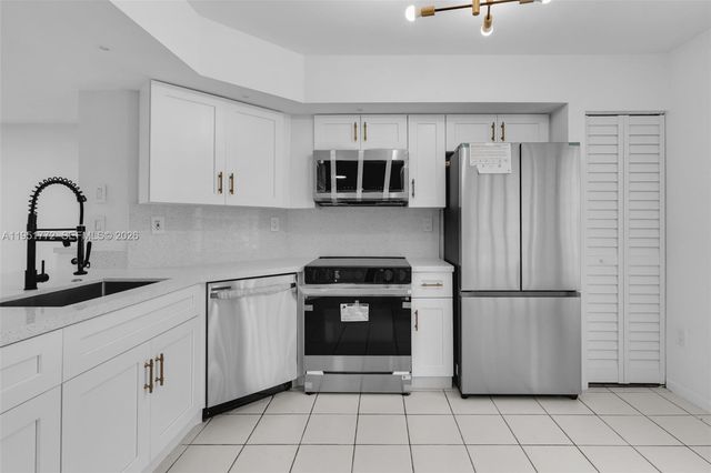 8811 SW 130th Pl 204, Miami, FL 33186