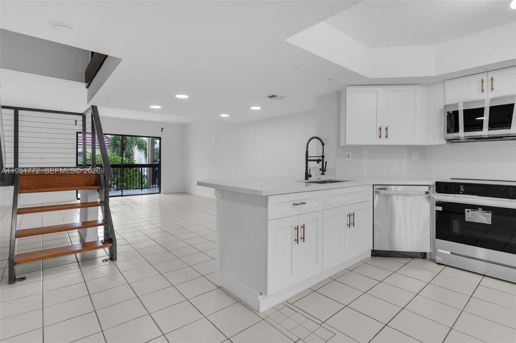 8811 SW 130th Pl 204, Miami, FL 33186