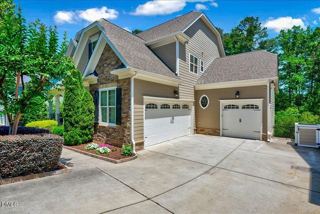 121 Synandra Lane, Holly Springs, NC 27540