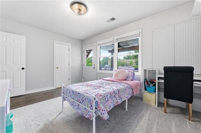 105 SE HARVARD Drive, Blue Springs, MO 64014