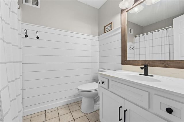 105 SE HARVARD Drive, Blue Springs, MO 64014